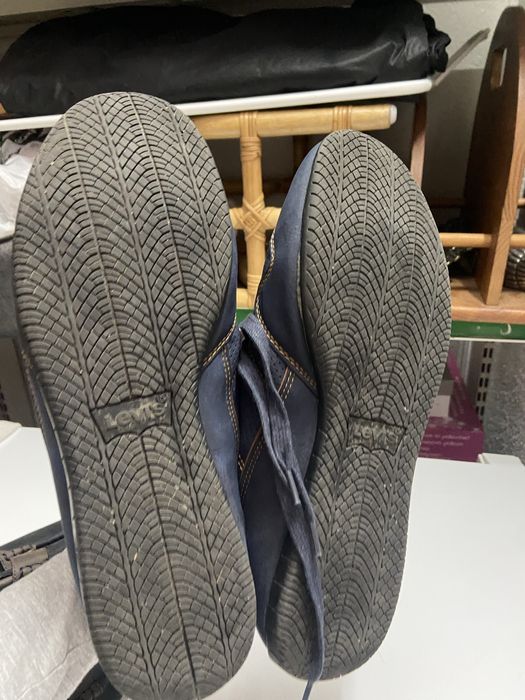 Tenis da levis e uns sapatos da levis tenis da puma