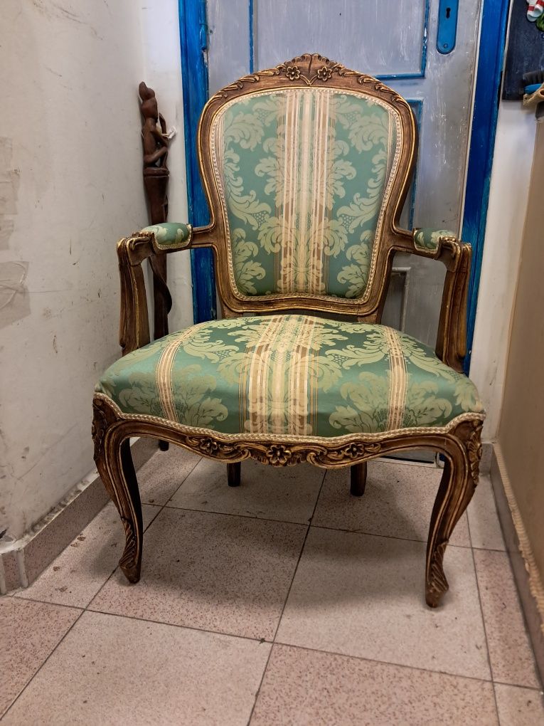 Cadeirão em talha dourada
