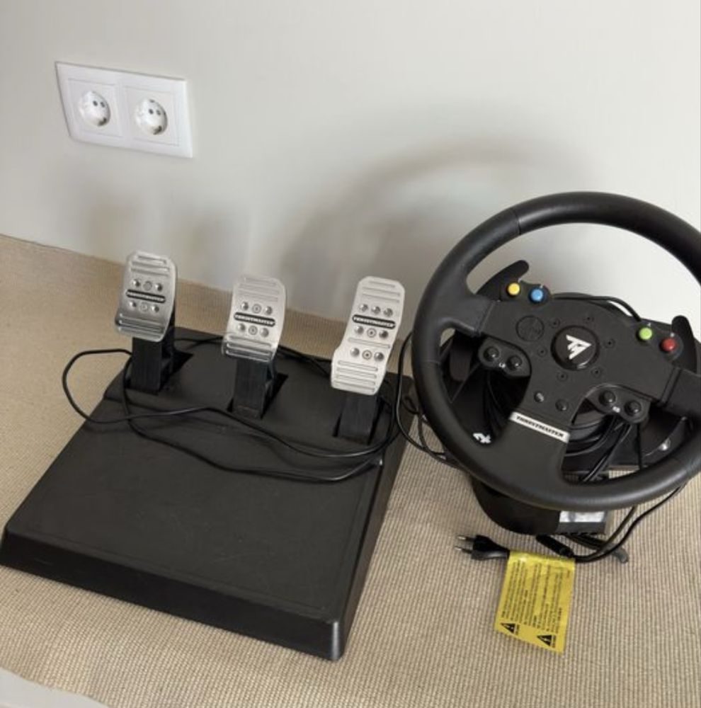 Volante Thrustmaster TMX Pro