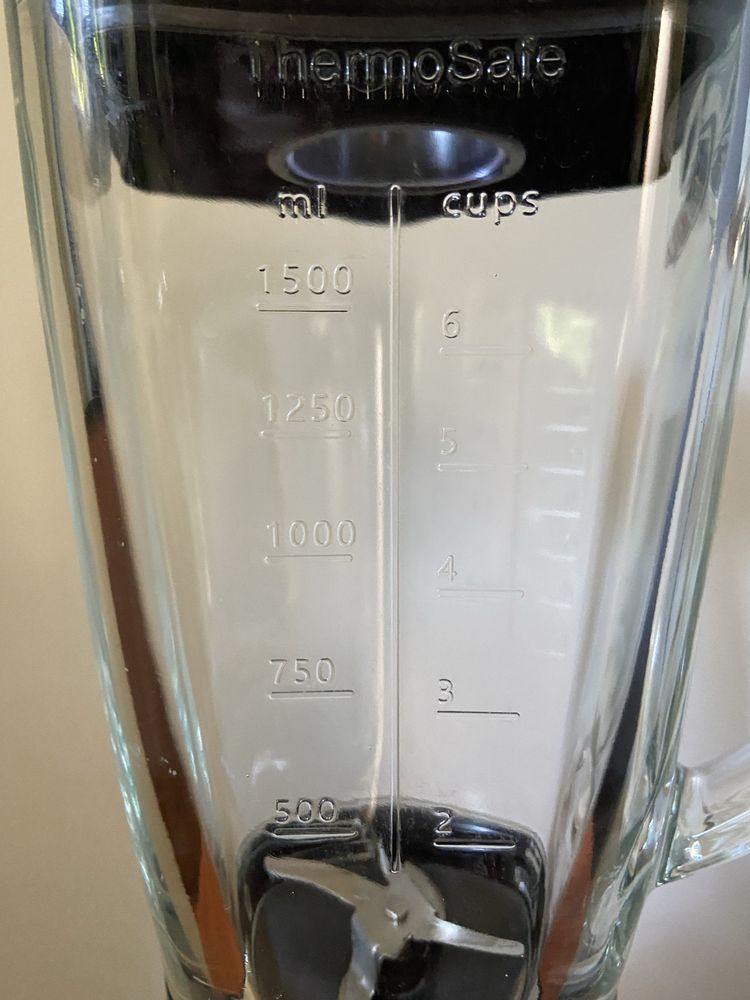 Blender kielichowy Bosch o mocy 800 W MMB65G5M