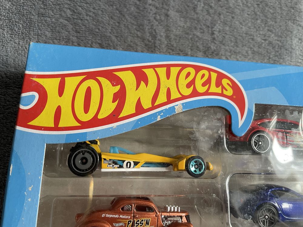 Zestaw 10 aut hot wheels