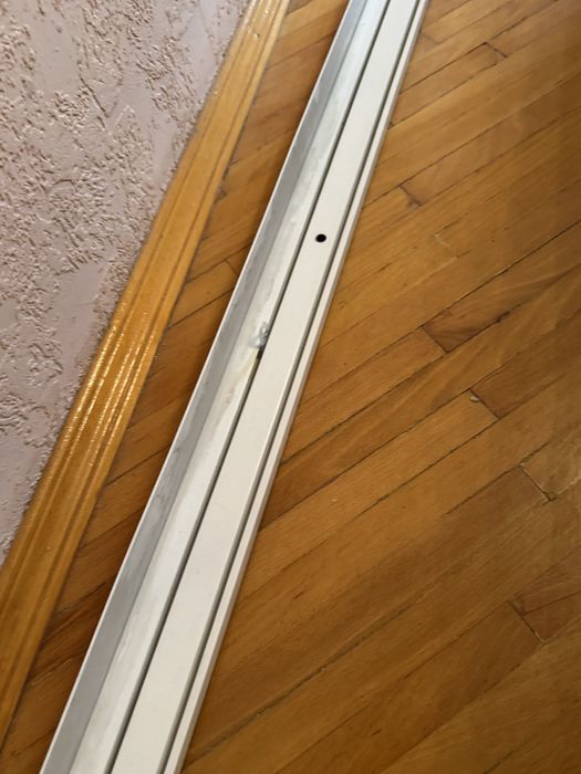 Потолковий пластиковий карниз