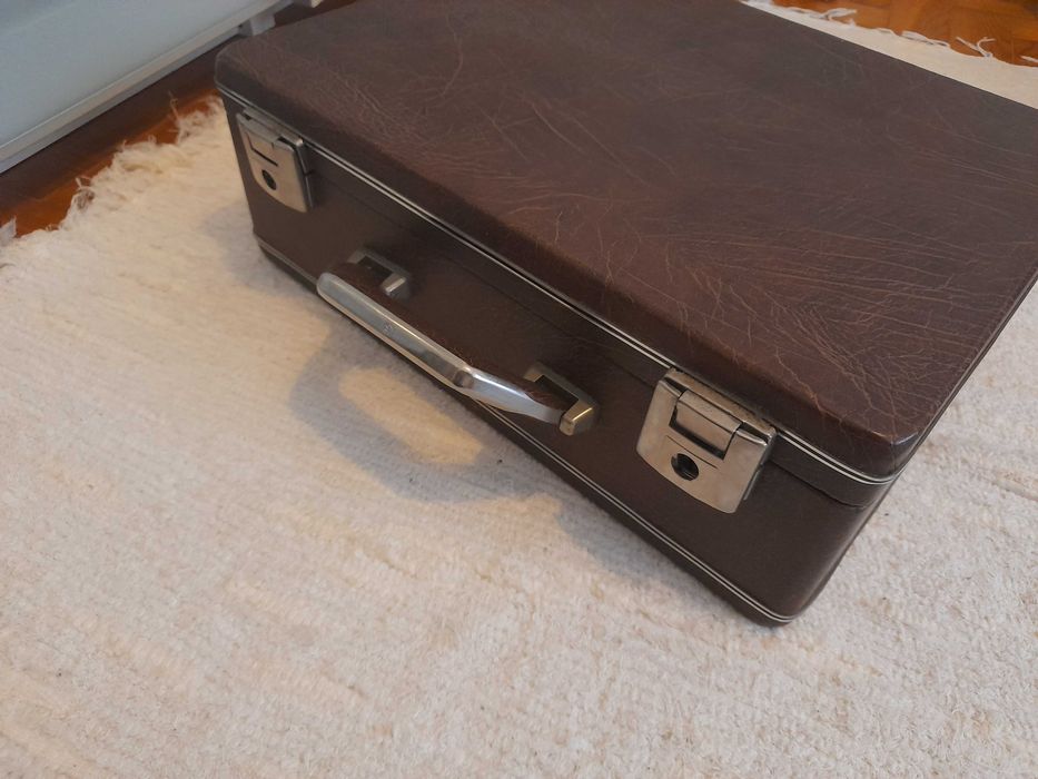 Mala vintage em bom estado