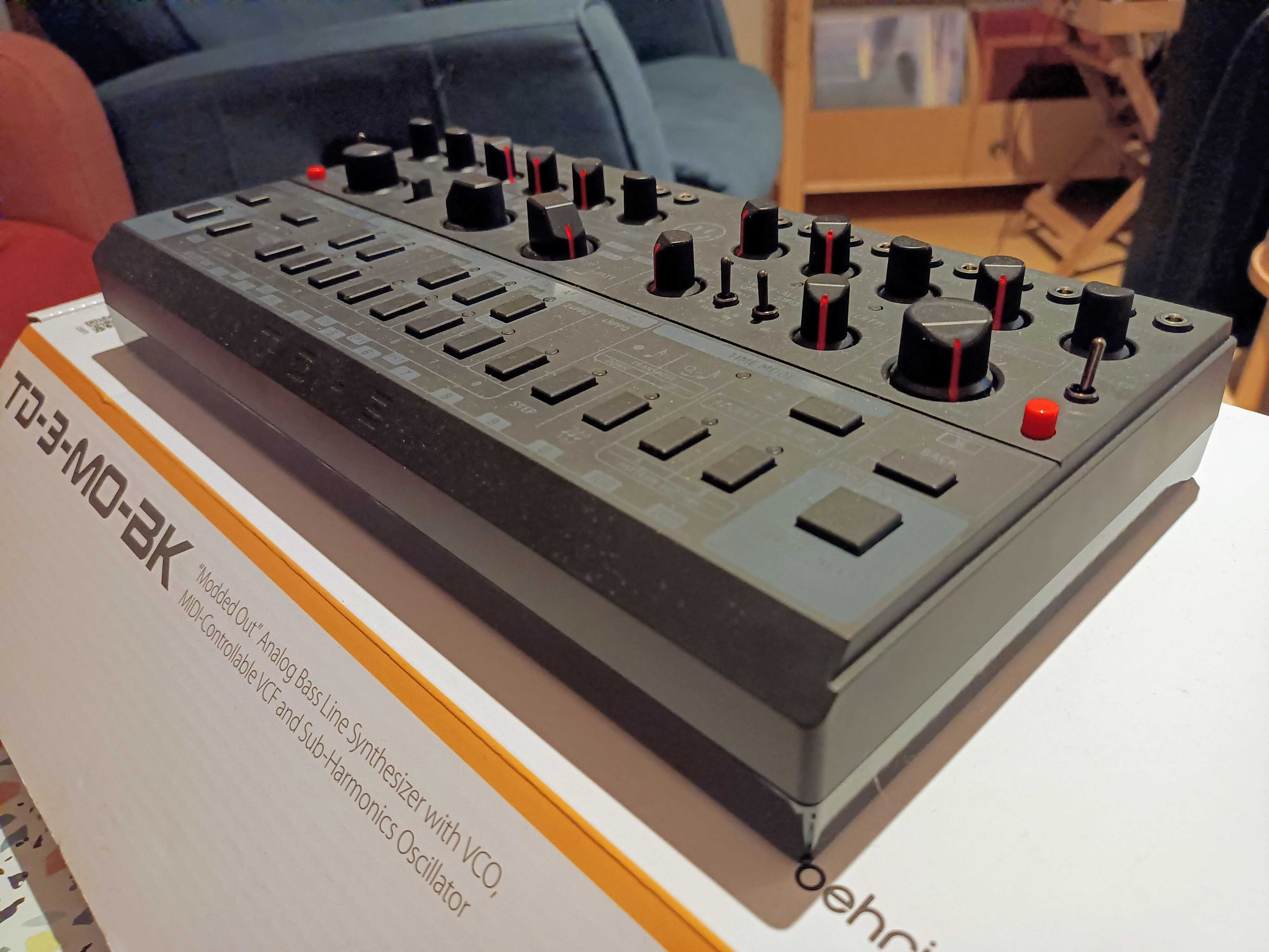 BEHRINGER TD-3-MO-BK - Syntezator analogowy linii basowych