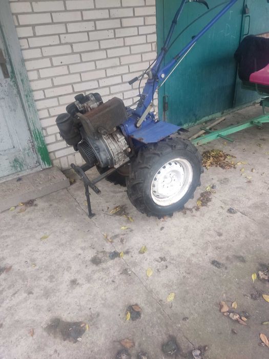 Продам мотоблок з комплектом для обробки землі.