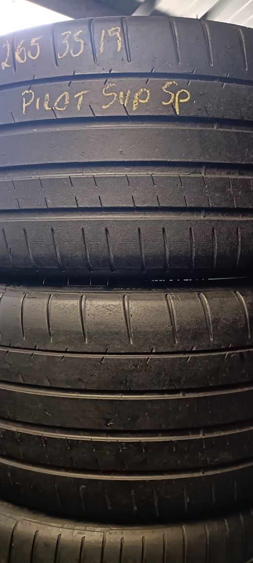 Pneus  265/35/19
