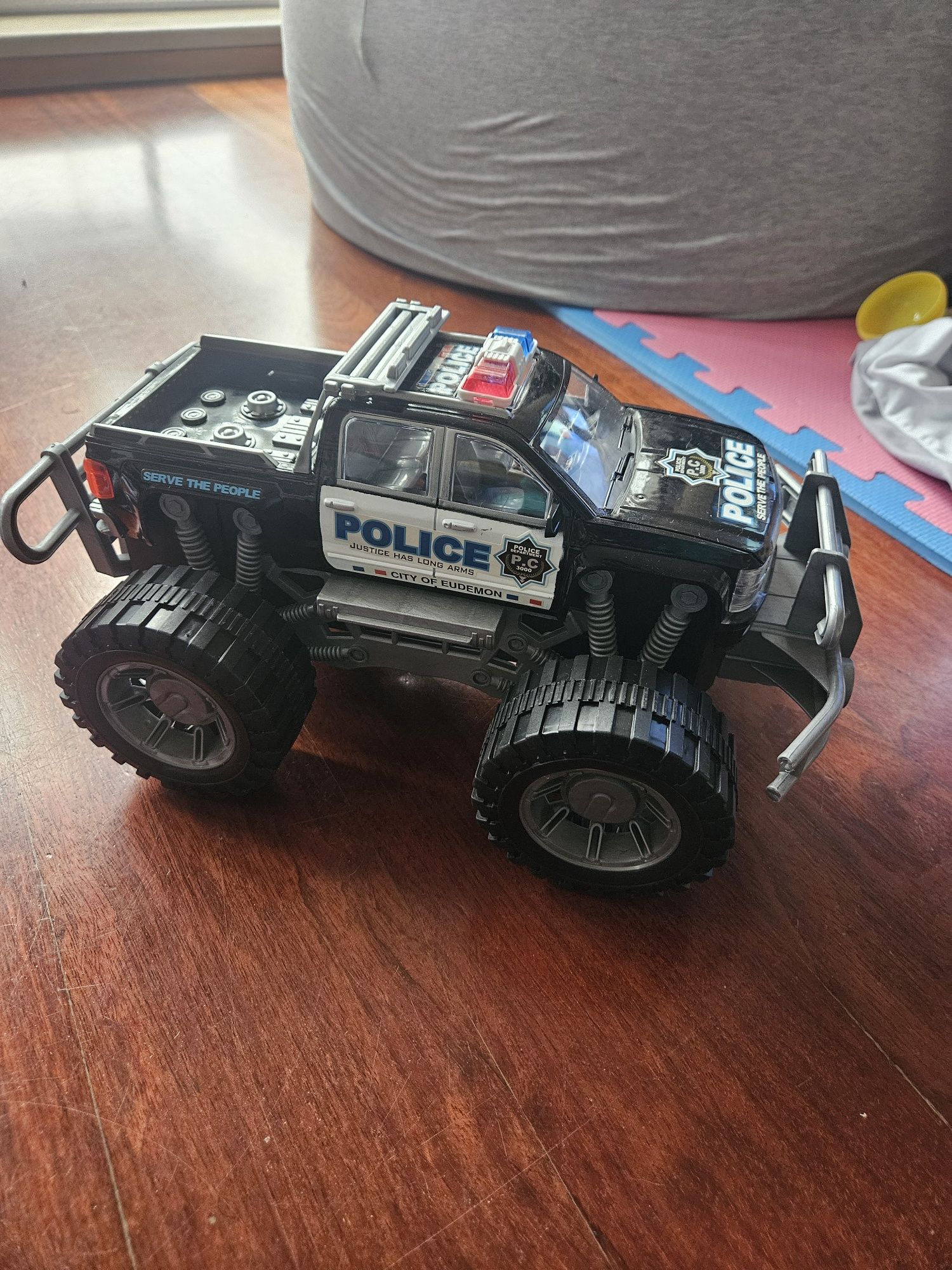 Carro Polícia grande