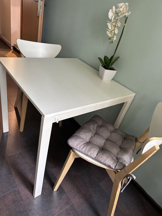 Stół do kuchni z 2 krzesłami