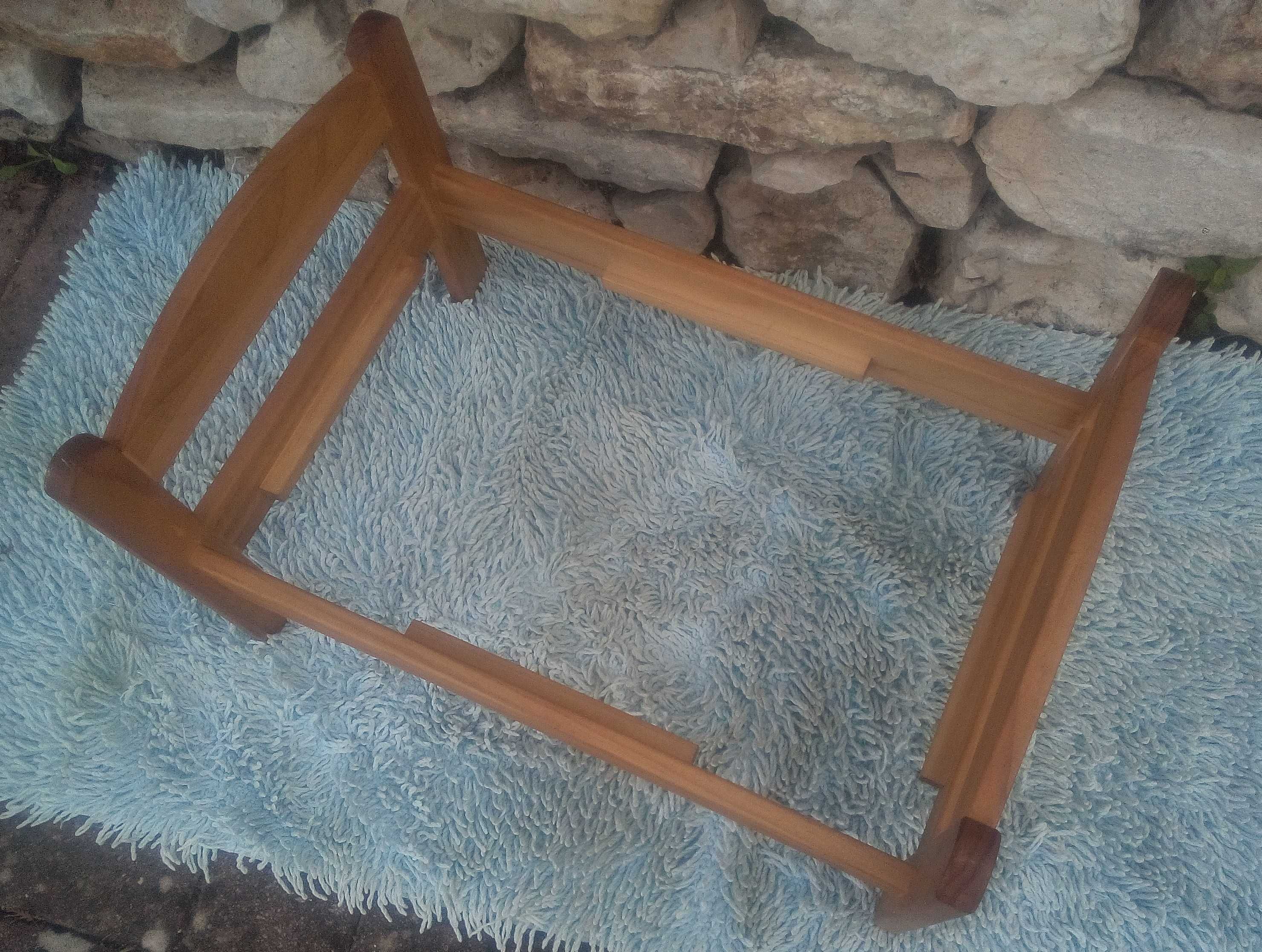 Mini-cama em madeira maciça (com 56x32x29 cm) para bonecas / bichos