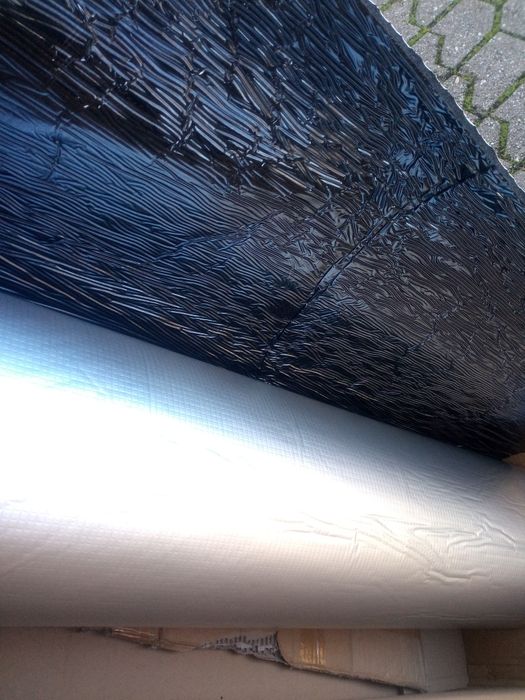 Material de isolamento novo dentro de caixa. Urgente