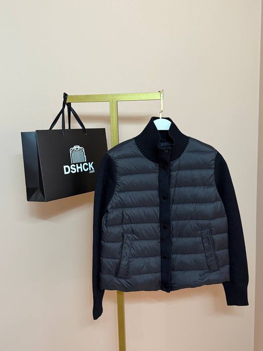 Пуховик женский с вязанными рукавами /жіночий пуховик чорний білий