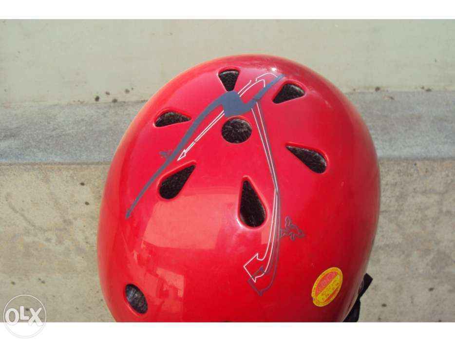 Capacete vermelho com ajustador (48-52cm) - Decathlon