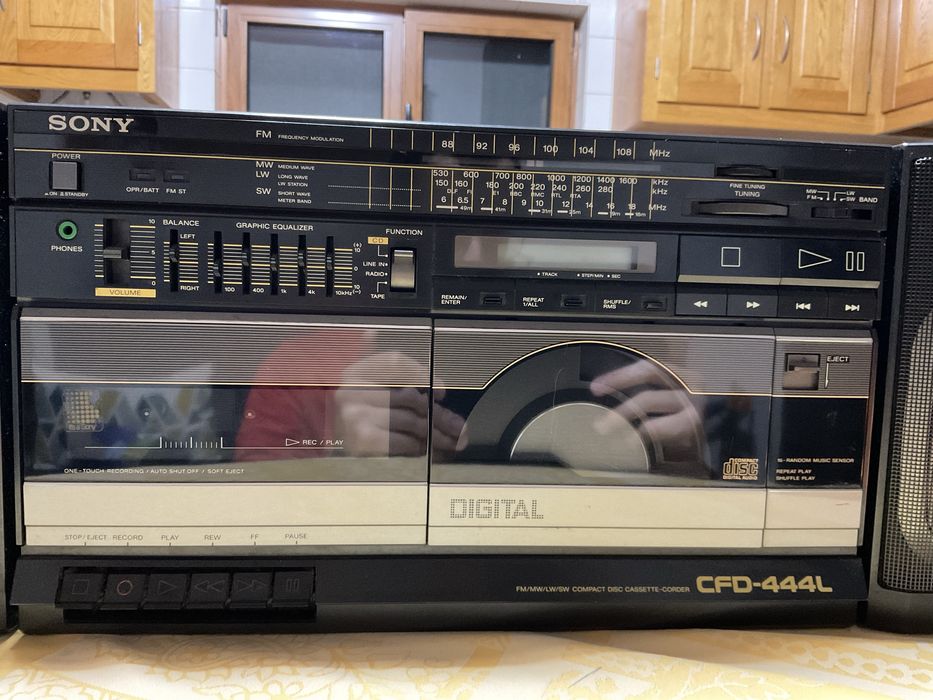 Aparelhagem Sony CFD-444L – CD, Cassete e Rádio com Pega Portátil