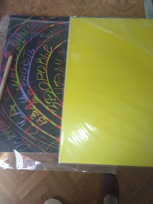 Продам карандаши для рисования и кисточку