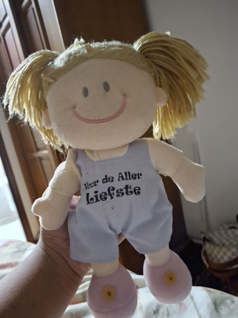Boneca de pelúcia