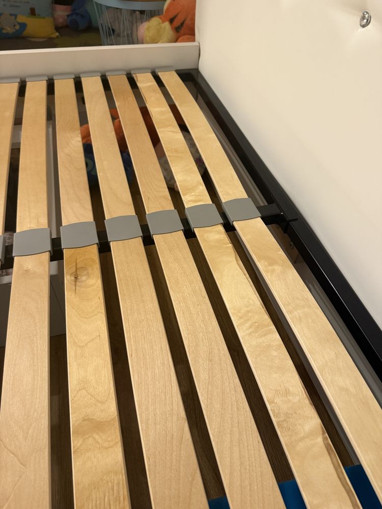 Łóżko z Meblika 140x 200 szuflada z urwana śruba