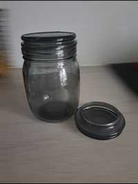 Czarny słoik szklany z pokrywką, pojemność 900 ml
