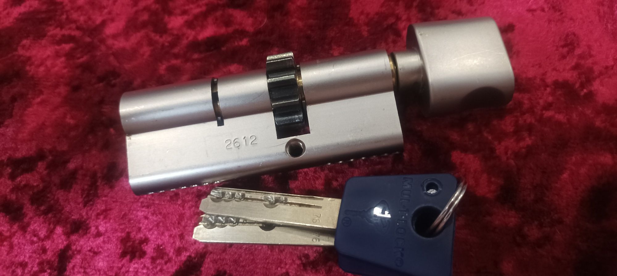 Циліндр MUL-T-LOCK 7х7+ два ключі.