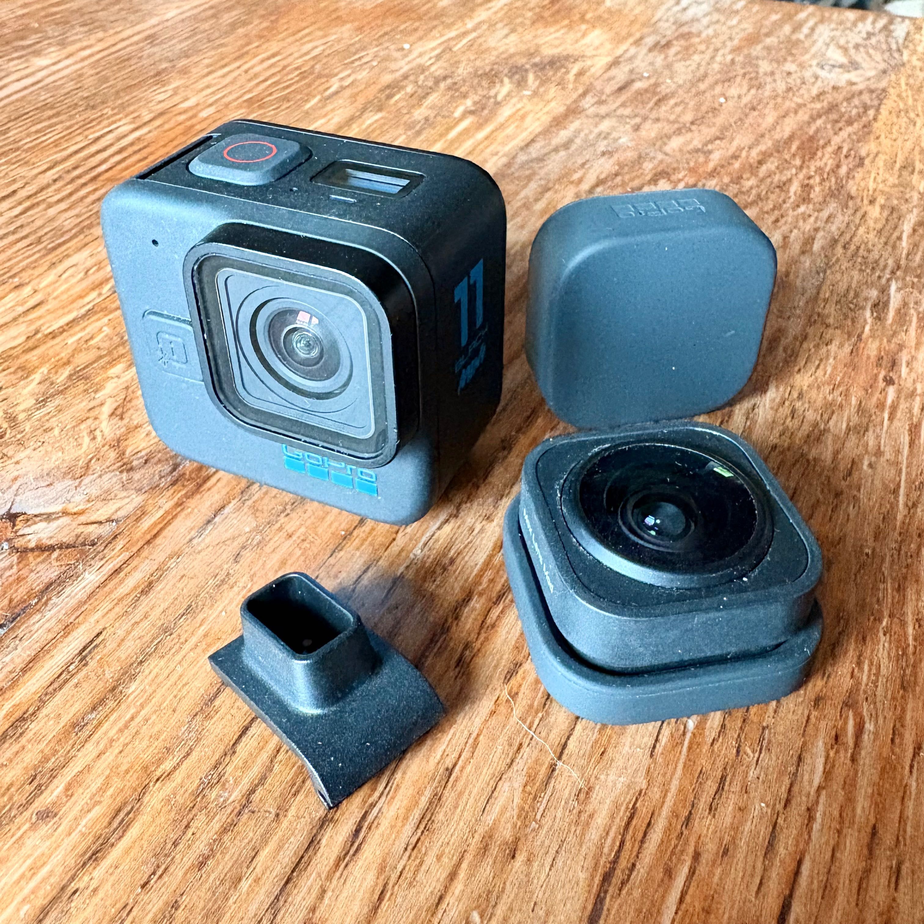 Kamera GoPro 11 Mini Hero. Plus soczewka Max Lens