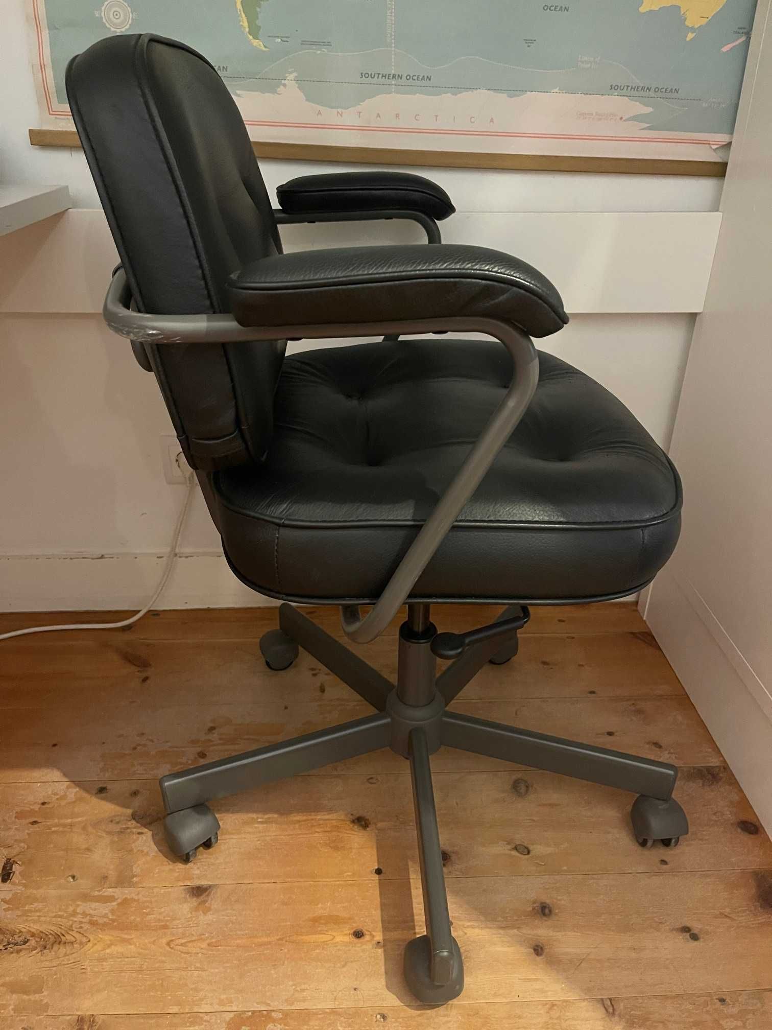 Cadeira Escritorio giratória Ikea modelo ALEFJÄLL preto