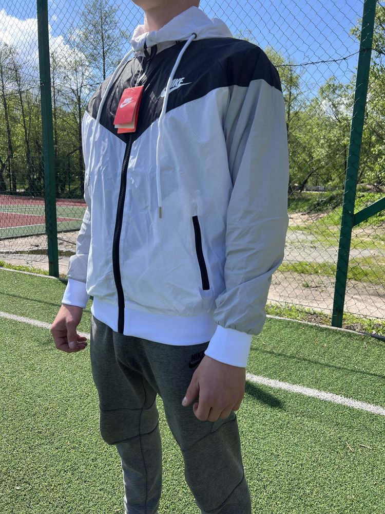 Вітровка Nike Windrunner