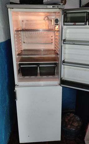 Холодильник Privileg б/у с не рабочей морозилкой