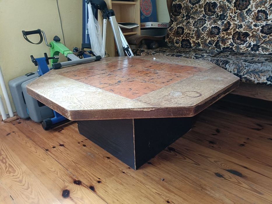 Ława drewniana z elementem kafli