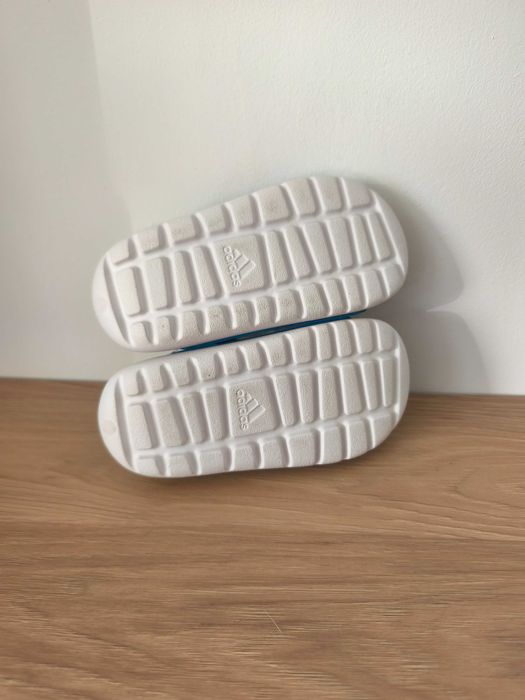 Adidas AltaSwim niebieskie sandałki - stan idealny