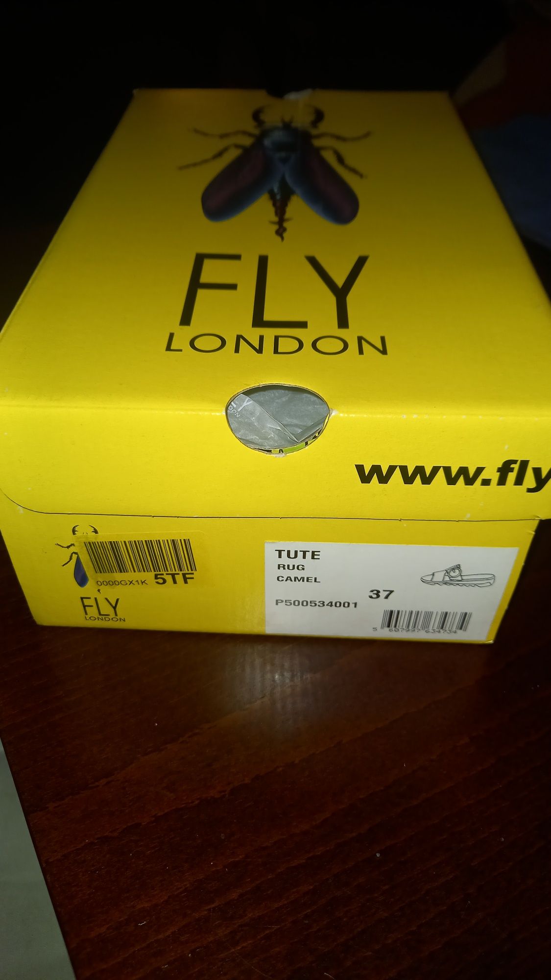 Klapki Fly London.