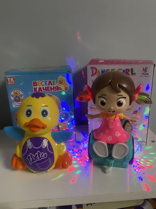 Іграшки дитячі танцювальні та співальні