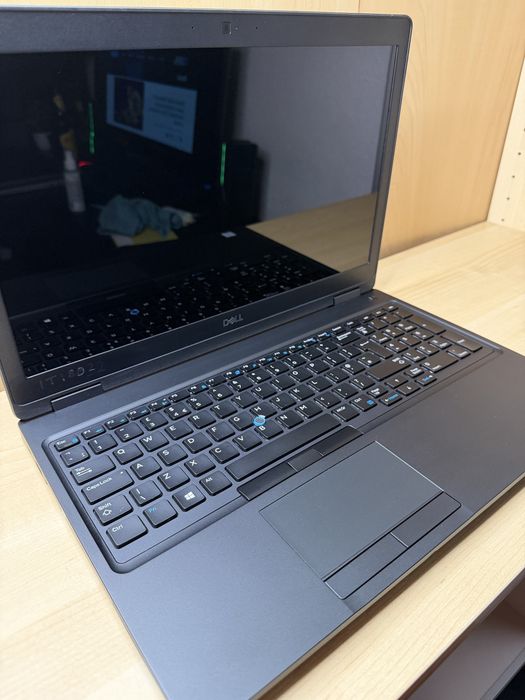 Dell latitude 5590 i5 8gen 16gb ram 256ssd Touch Screen UHD 620 WaWa