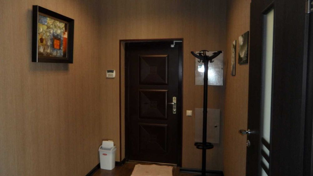 Офис на 2 этаже. Бизнес Центр. Французский б-р / пер Азарова