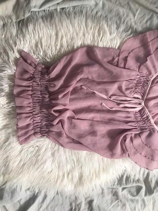 Blusa na cor "rosa velho" com folhos