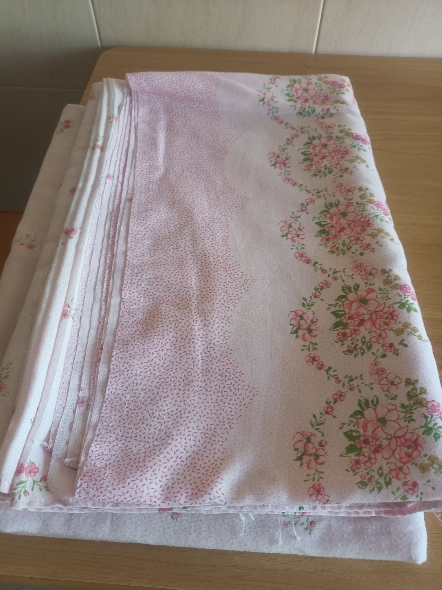 Jogo de lençóis de casal estampados cor de rosa