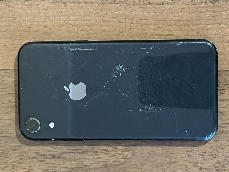 Продам IPhone Xr 64.