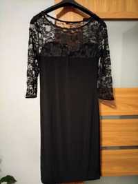 Czarna sukienka z koronkową gorą