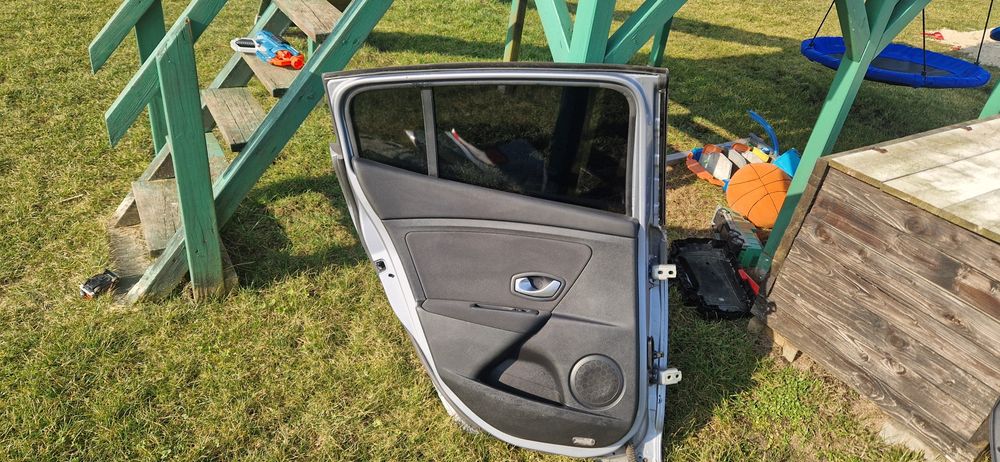 Drzwi reno Megane 3 zderzak  + lampy tyllne