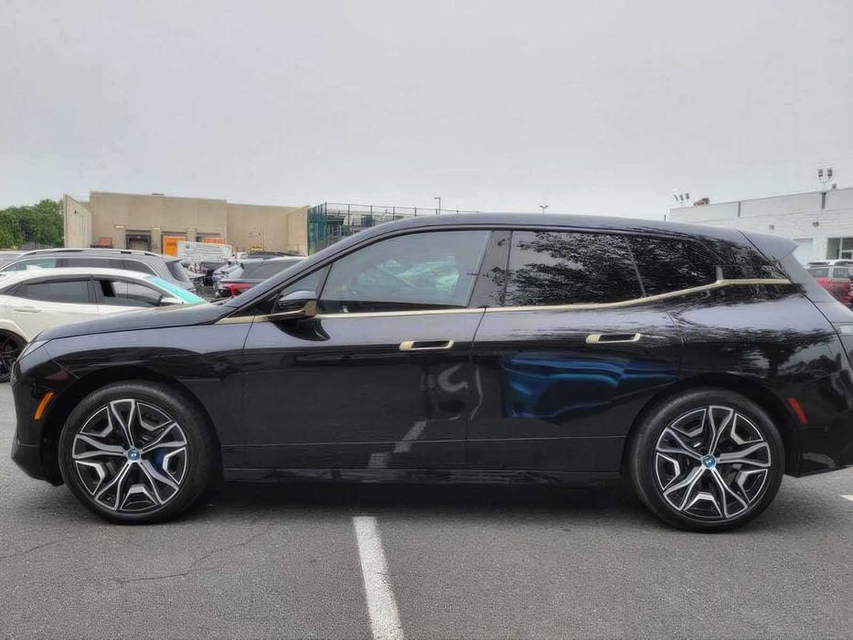 BMW iX xDrive50      2024