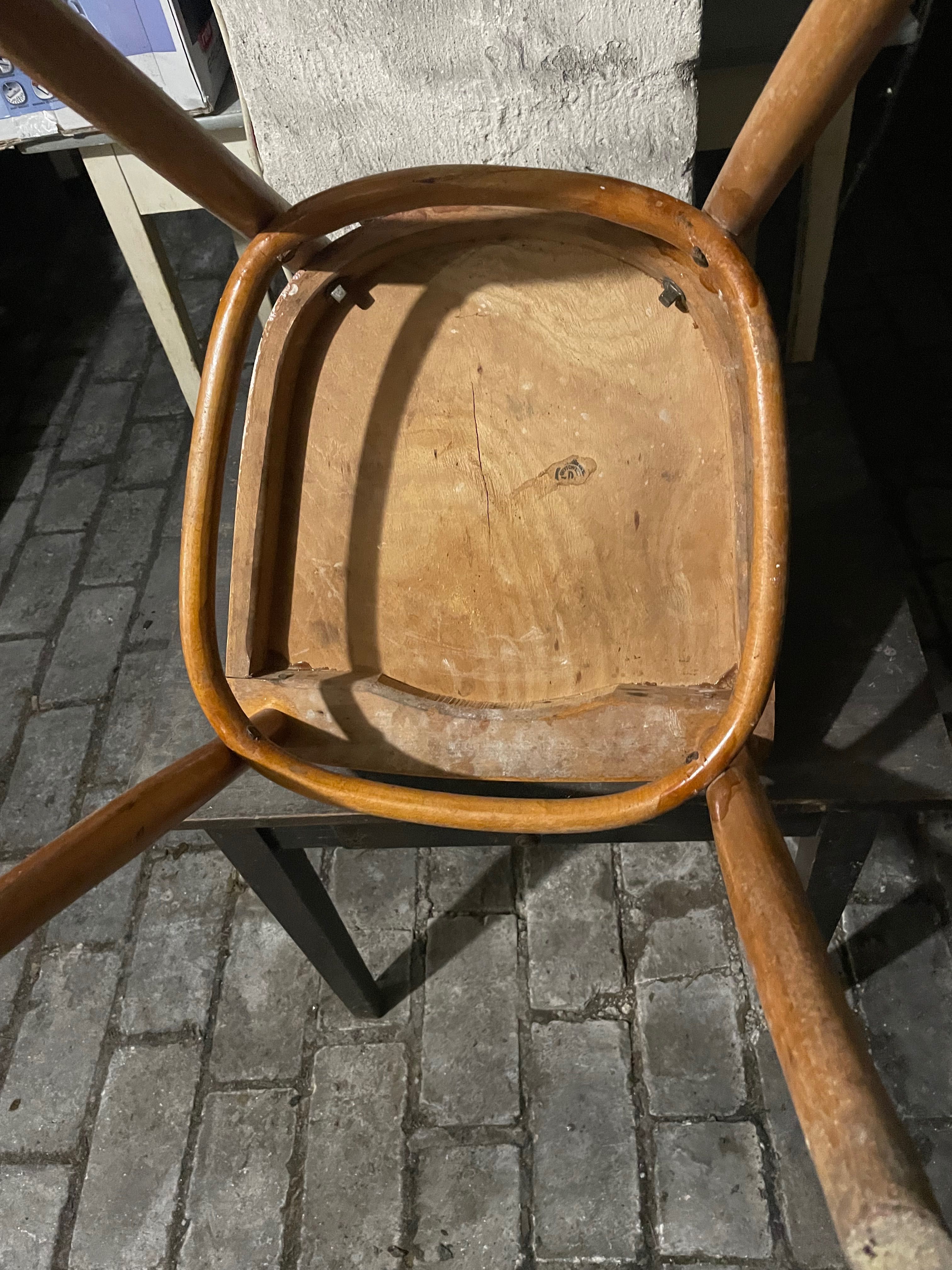 Oryginalne stare krzesło gięte