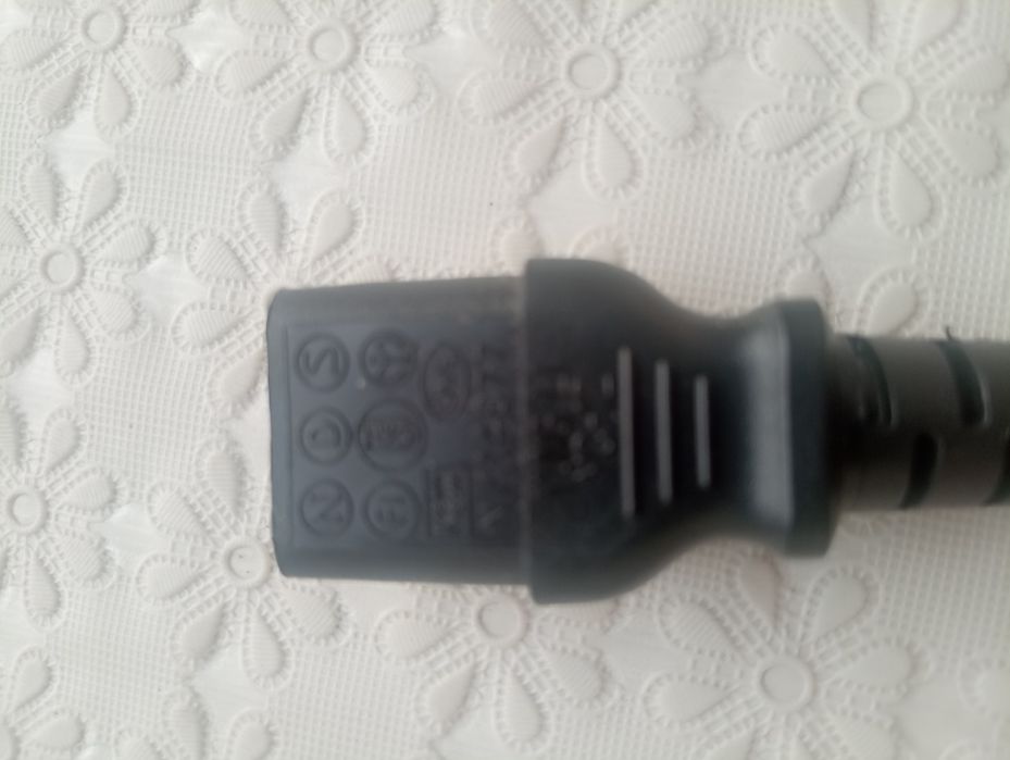 Сетевой шнур для компьютера