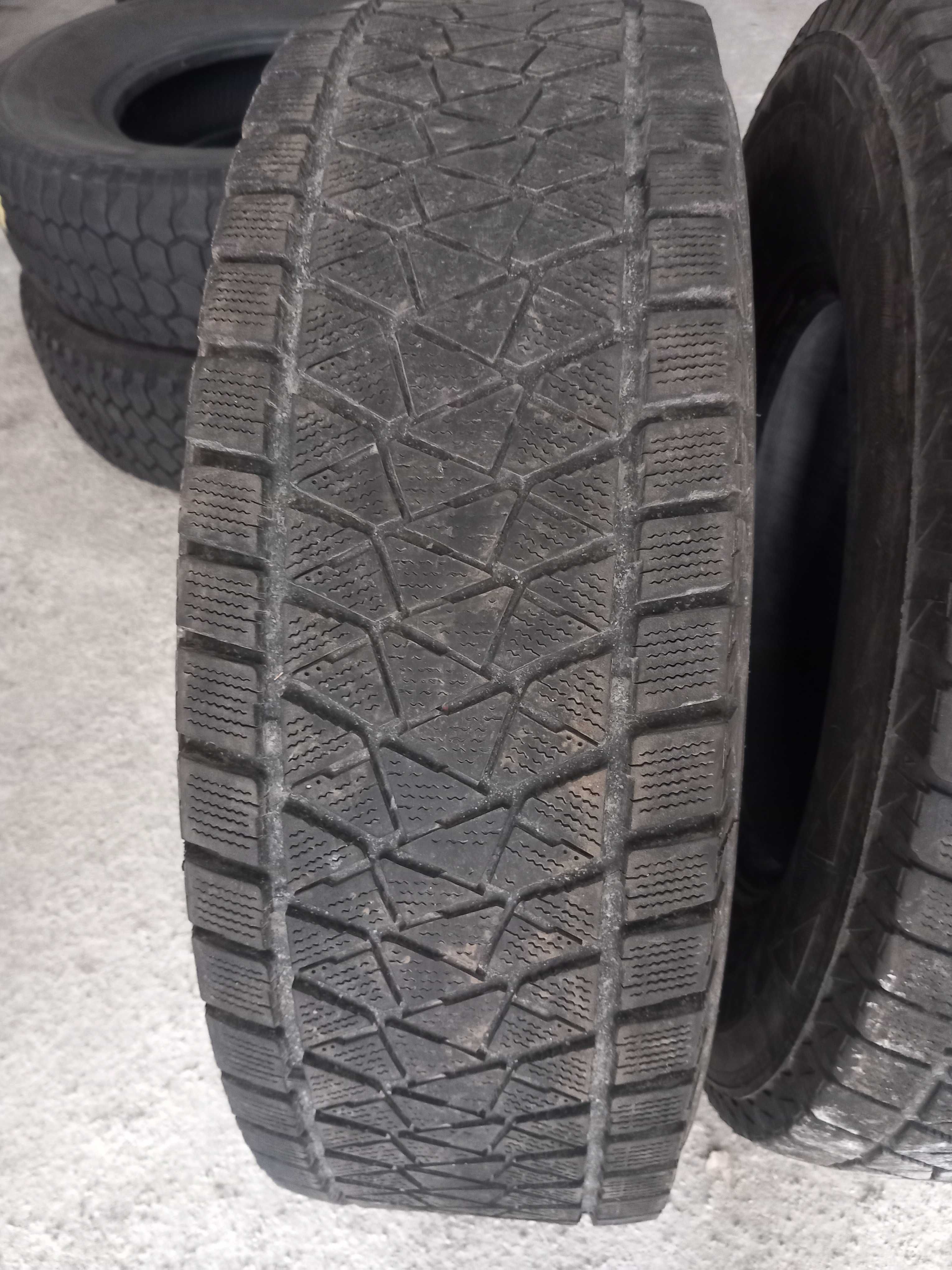 4 Pneus 235/75R15 4x4 Bridgestone e Goodyear