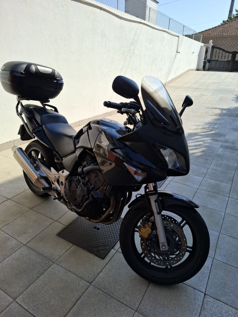 Honda 600CBF preta