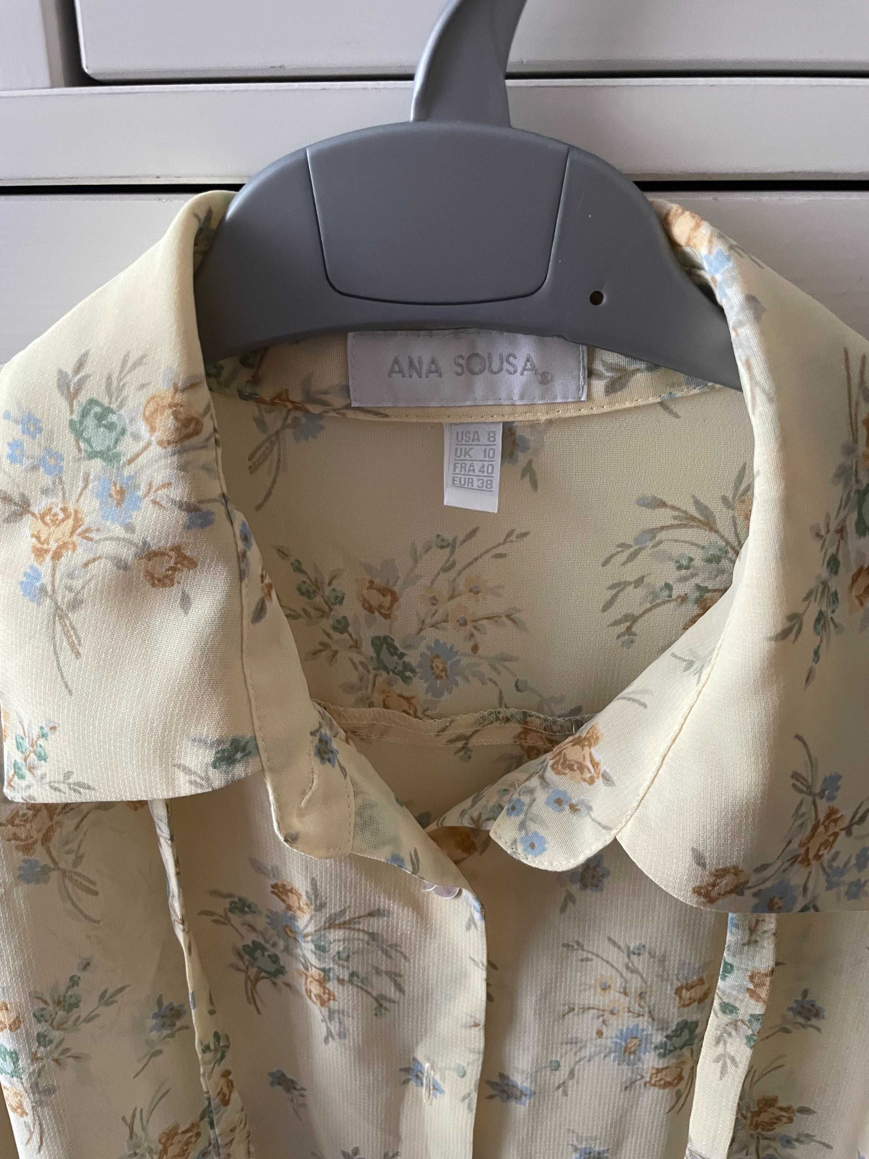 Blusa com transparência e flores Ana Sousa