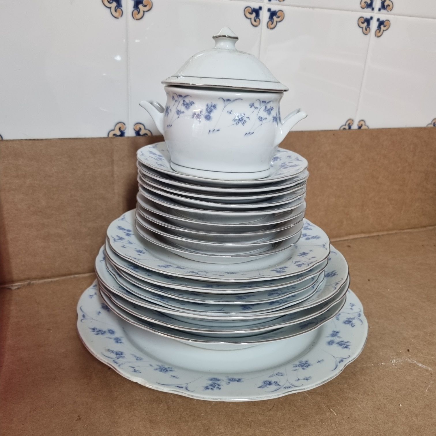 Conjunto 18 peças de loiça de porcelana