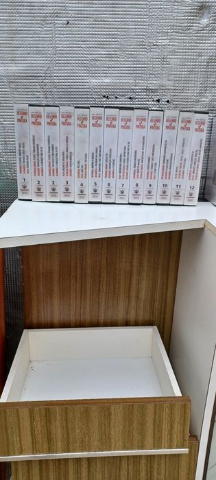 Vendo esta colecção de desenho e pintura.