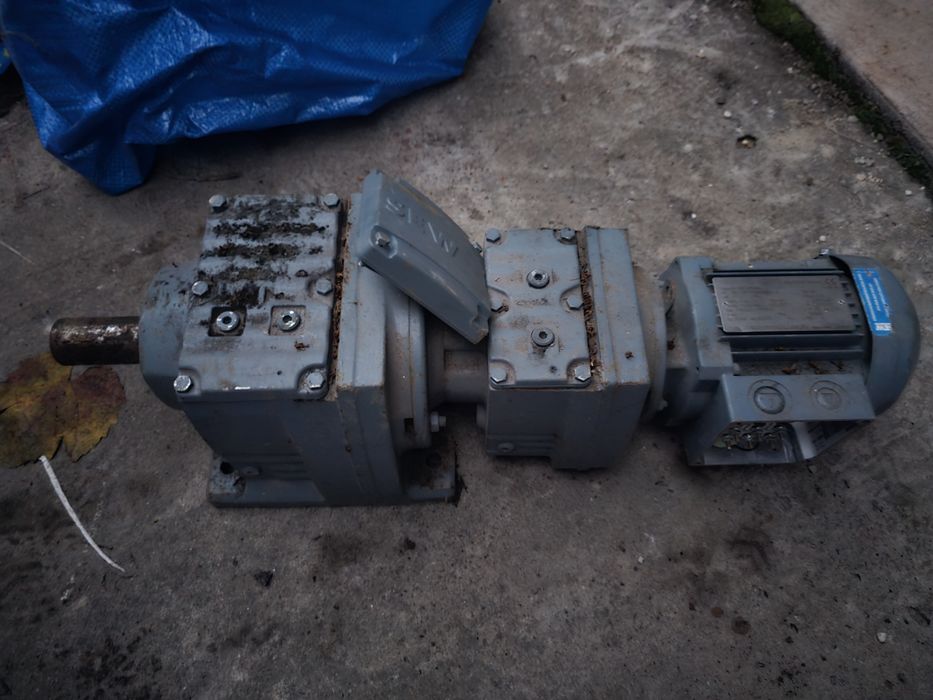 Електродвигун з редуктором