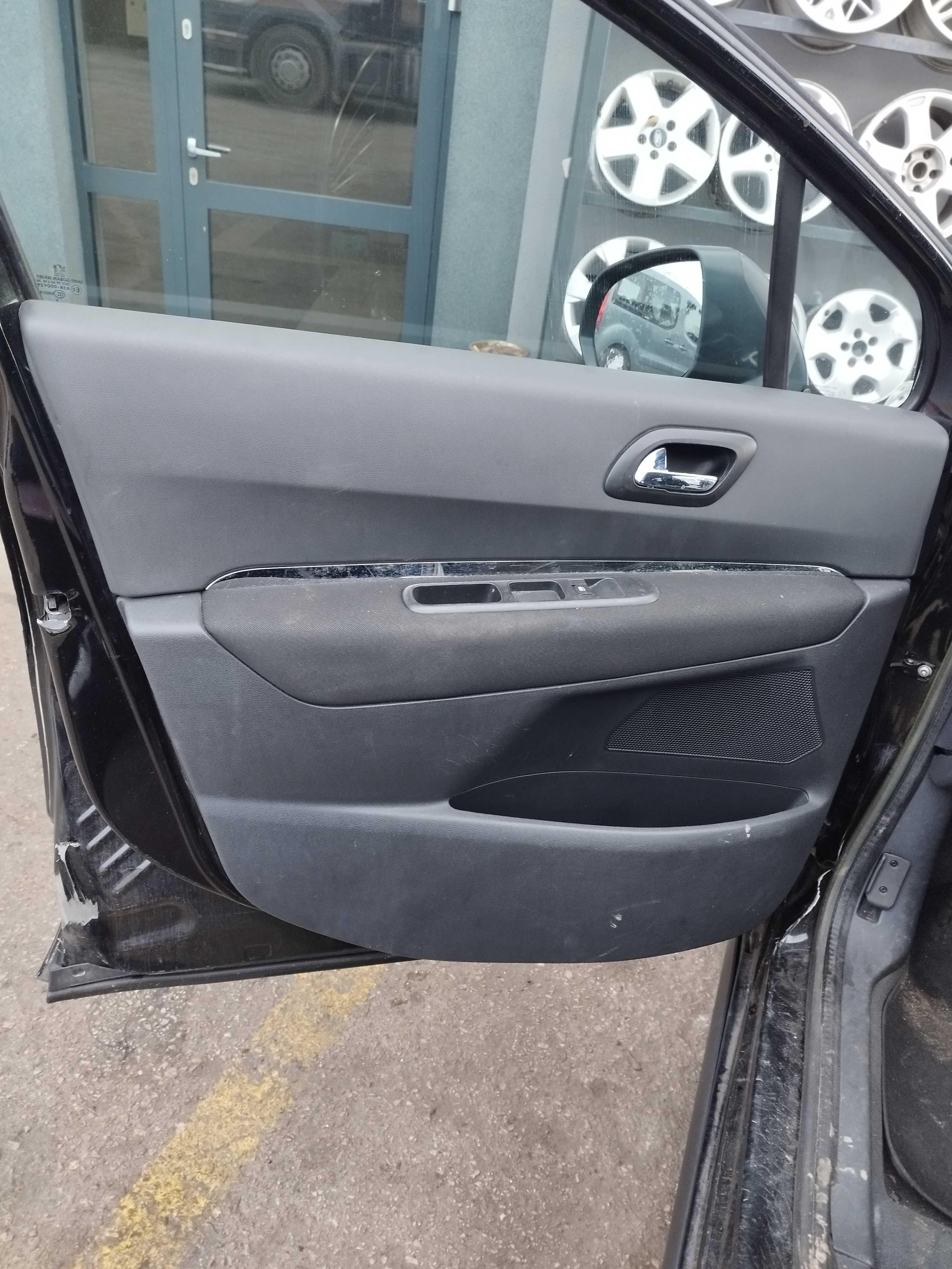 boczek tapicerka drzwi przód tył Peugeot 3008