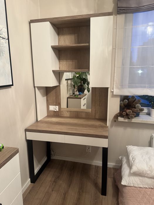 Toaletka, słupek z biurkiem