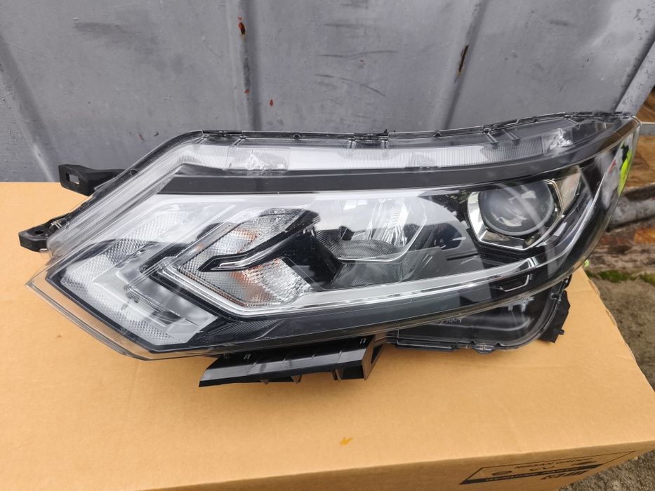 Фара ліва Nissan Qashqai J11 Rogue Sport