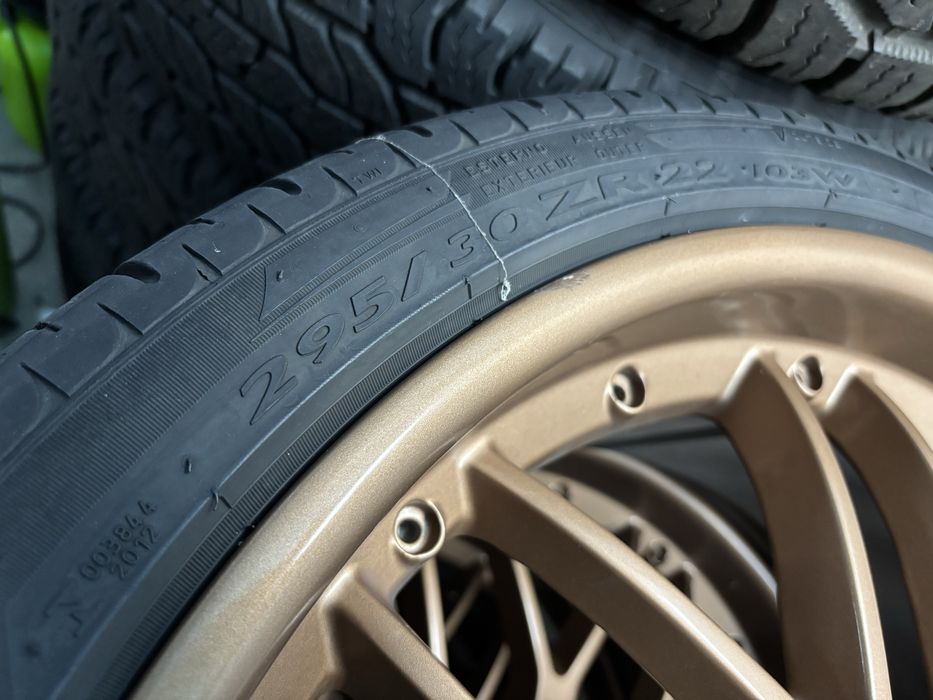 Jantes Porsche Cayenne 22x130 com pneus Pirelli